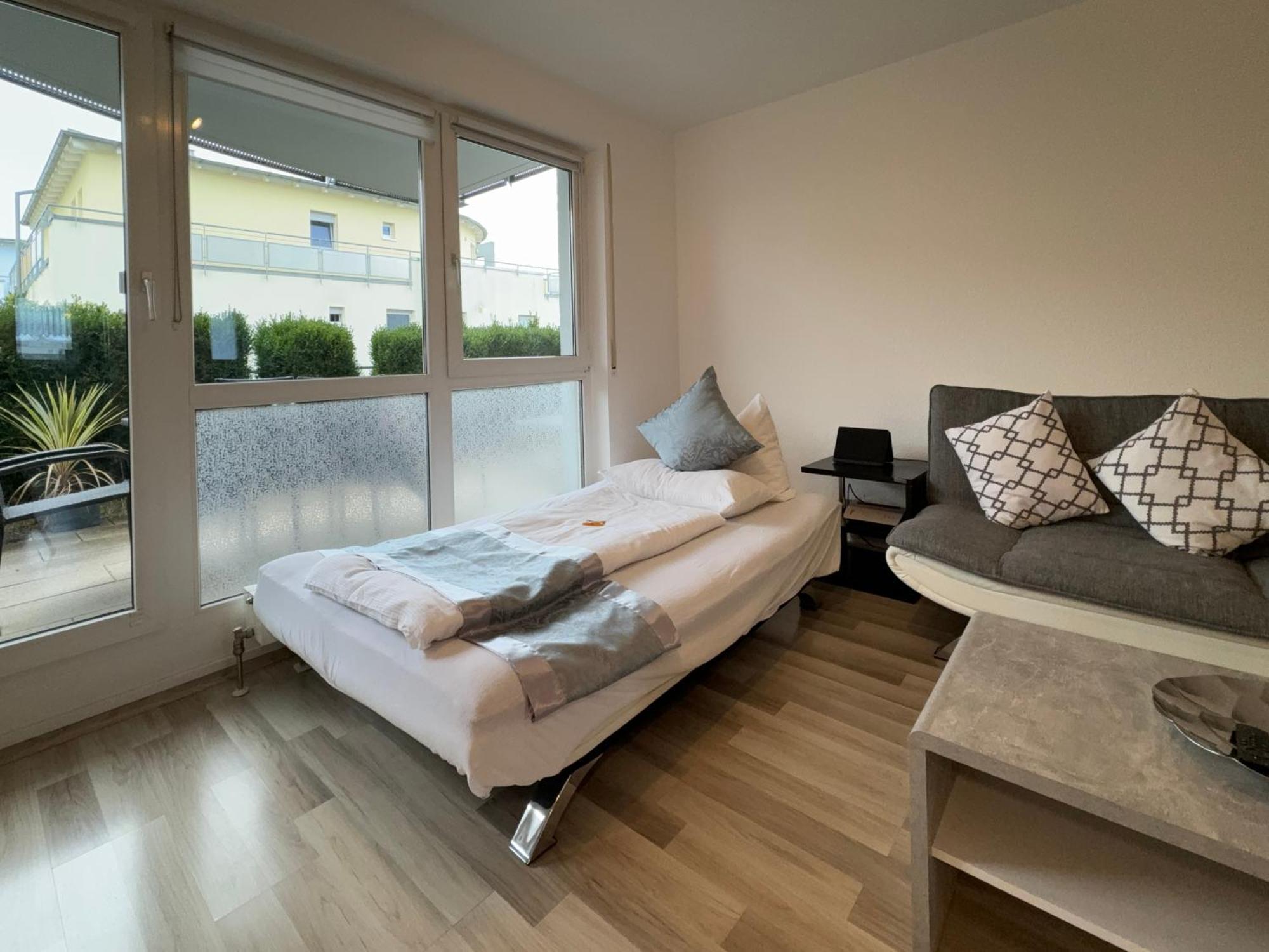 3 Zimmer Apartment In S-Bahn Naehe, 76 Qm, Max 5 Pers, 30Qm Dachterasse, Garage, Internet 1000 Mbit Gärtringen Exterior foto